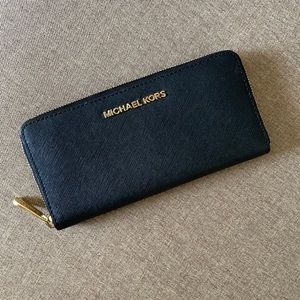 Michael Kors Jet Set Travel Wallet
